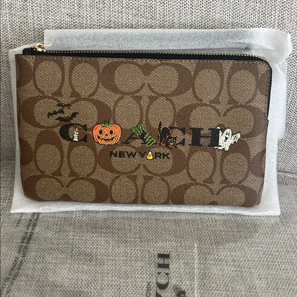 Coach Light wristlet Bag - Picture 2 of 3